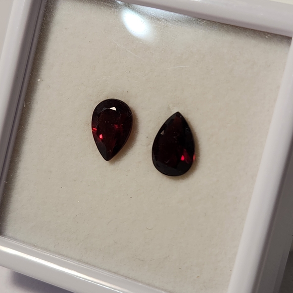 NIB 3.55cts Natural Mozambique Garnet Pair 10x7mmPear Cut Matched loose stones - Picture 5 of 15